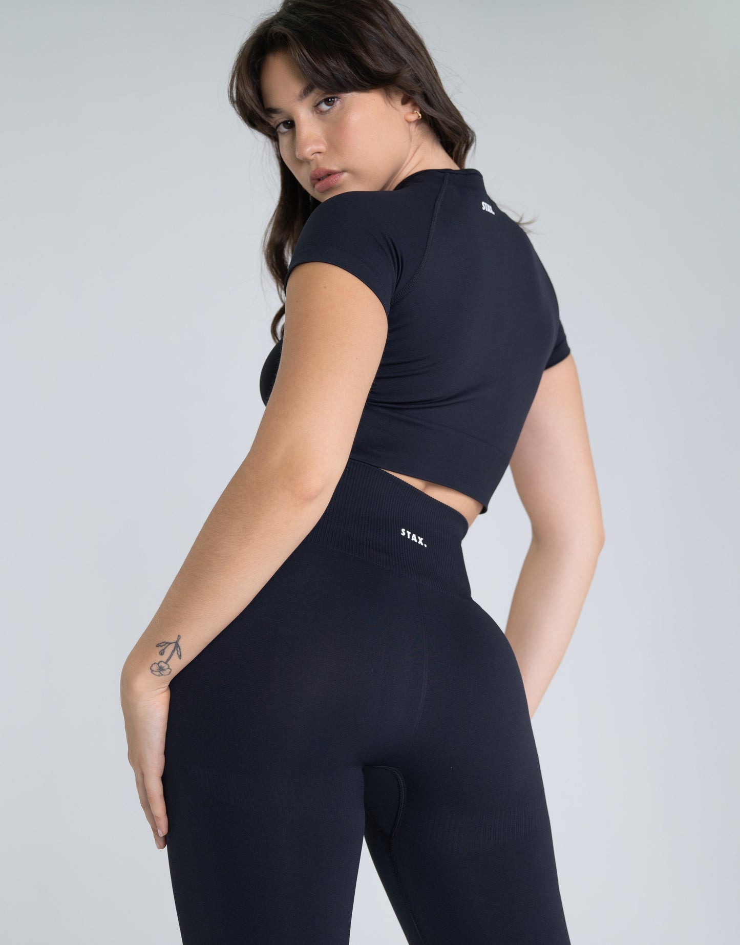 Co Activewear - Premium Seamless V6 Cropped Tee fourth image