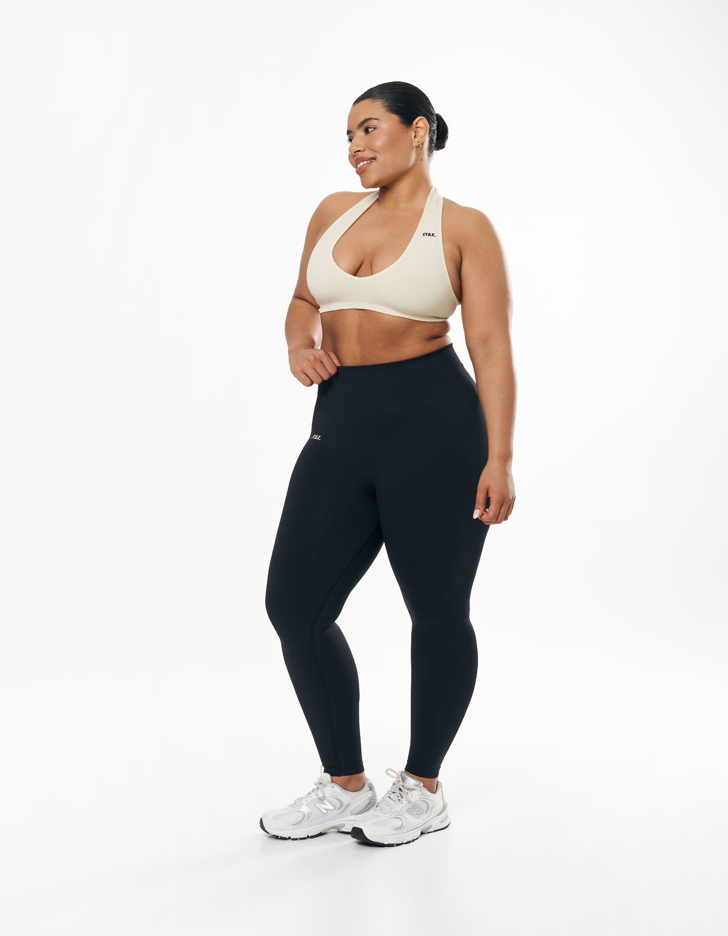 Seamless Kic Halter Crop - Cream