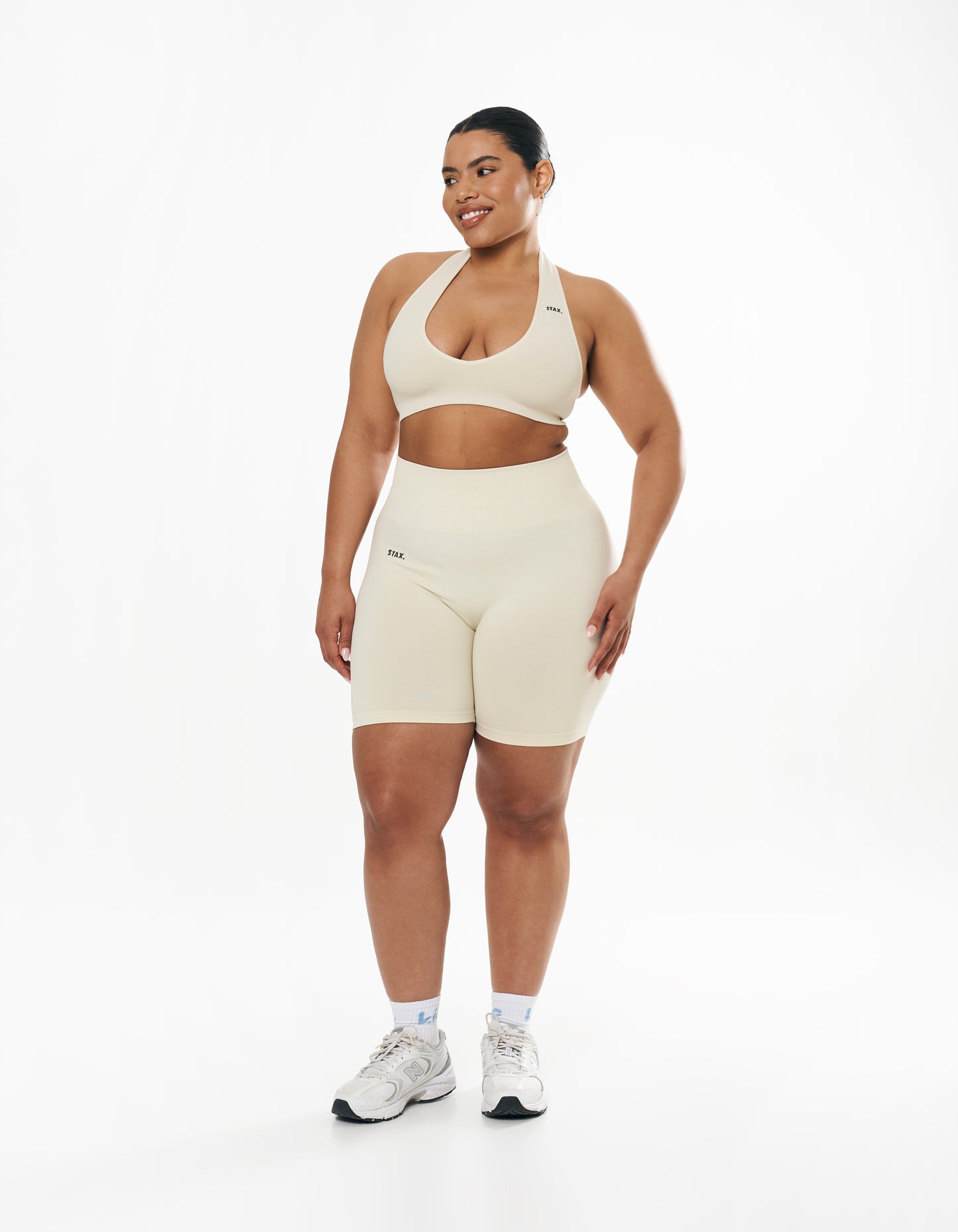 Seamless Kic Halter Crop - Cream