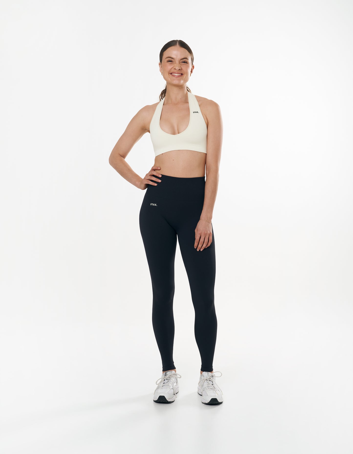 Seamless Kic Halter Crop - Cream