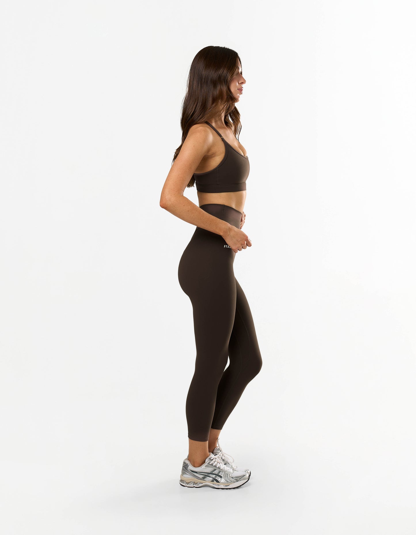 Side profile of STAX. NFS (No Front Seam) 7/8 Tights NANDEX™ in Espresso showing flattering tight fit 