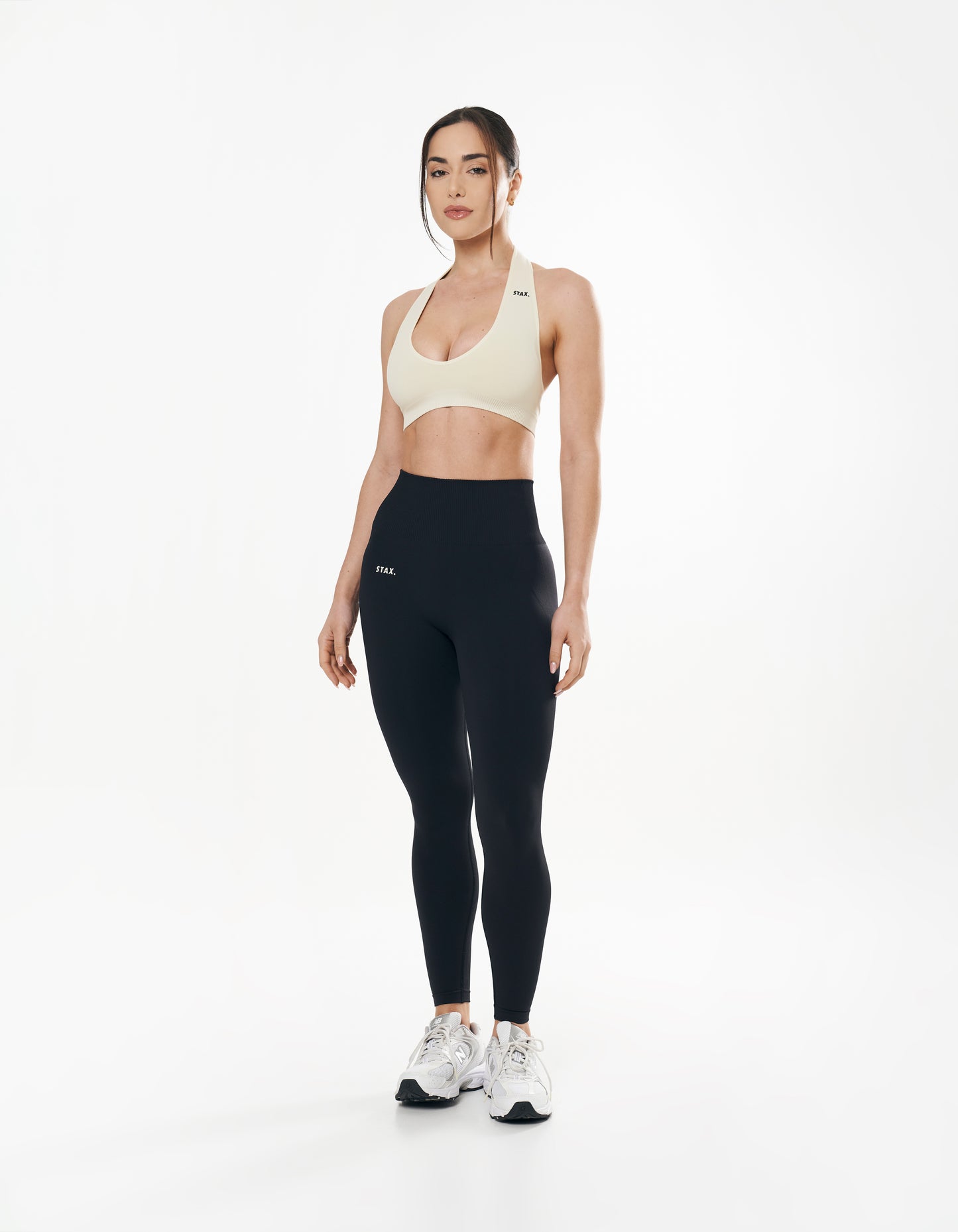 Seamless Kic Halter Crop - Cream