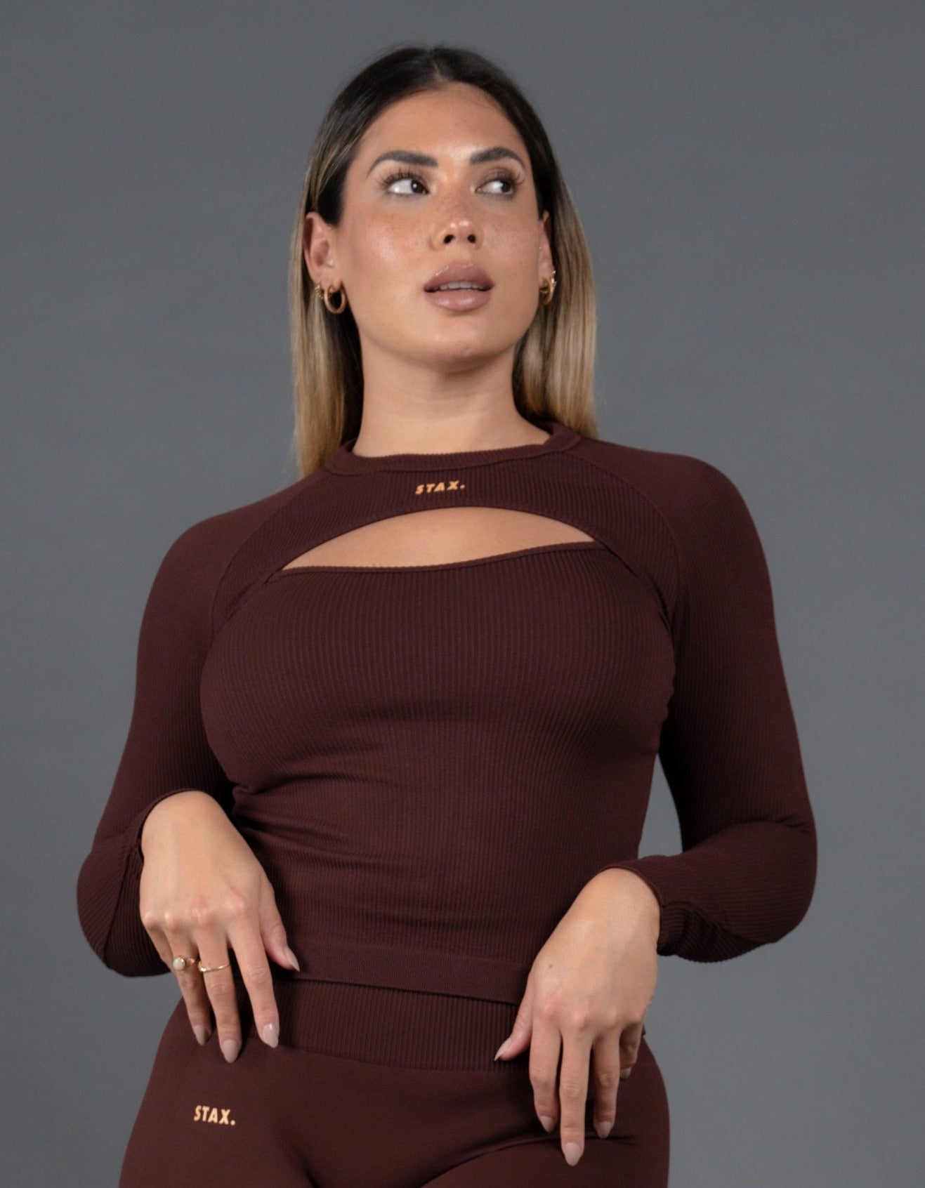 stax-premium-seamless-v5-cut-out-long-sleeve-lounge-gliese-brown