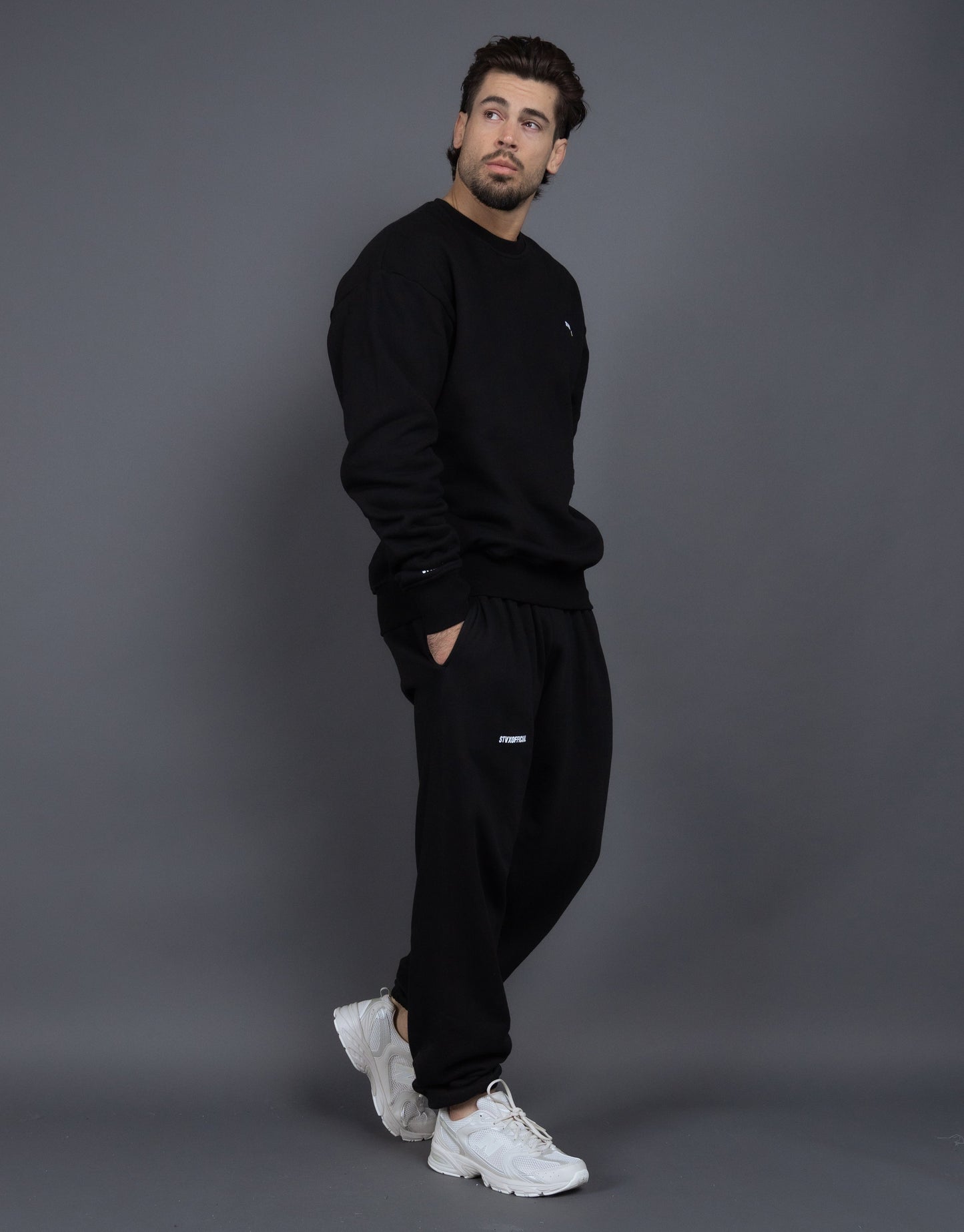 W22 Crew Raven - Black