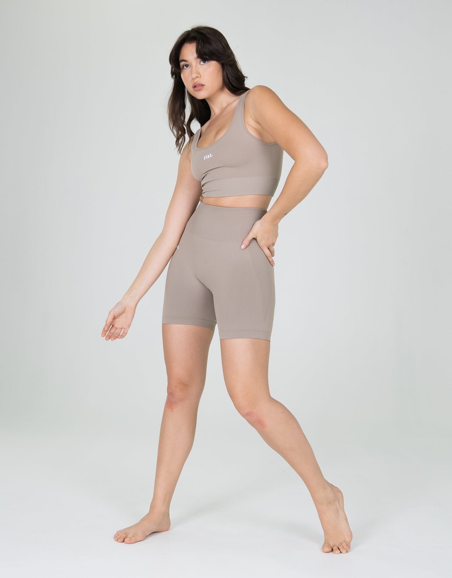 Premium Seamless V6 Low Back Crop - Akira (Beige)