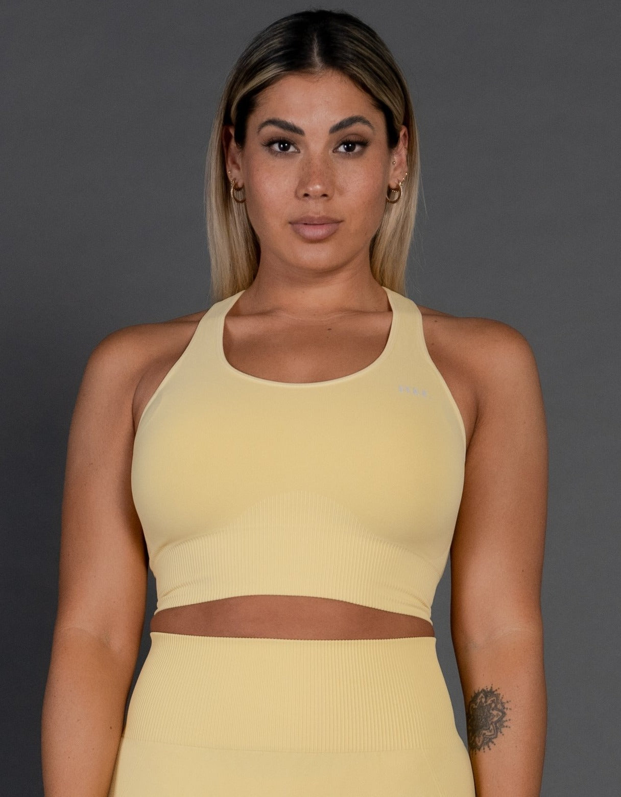 products-stax-premium-seamless-v4-racer-crop-flaxen-yellow