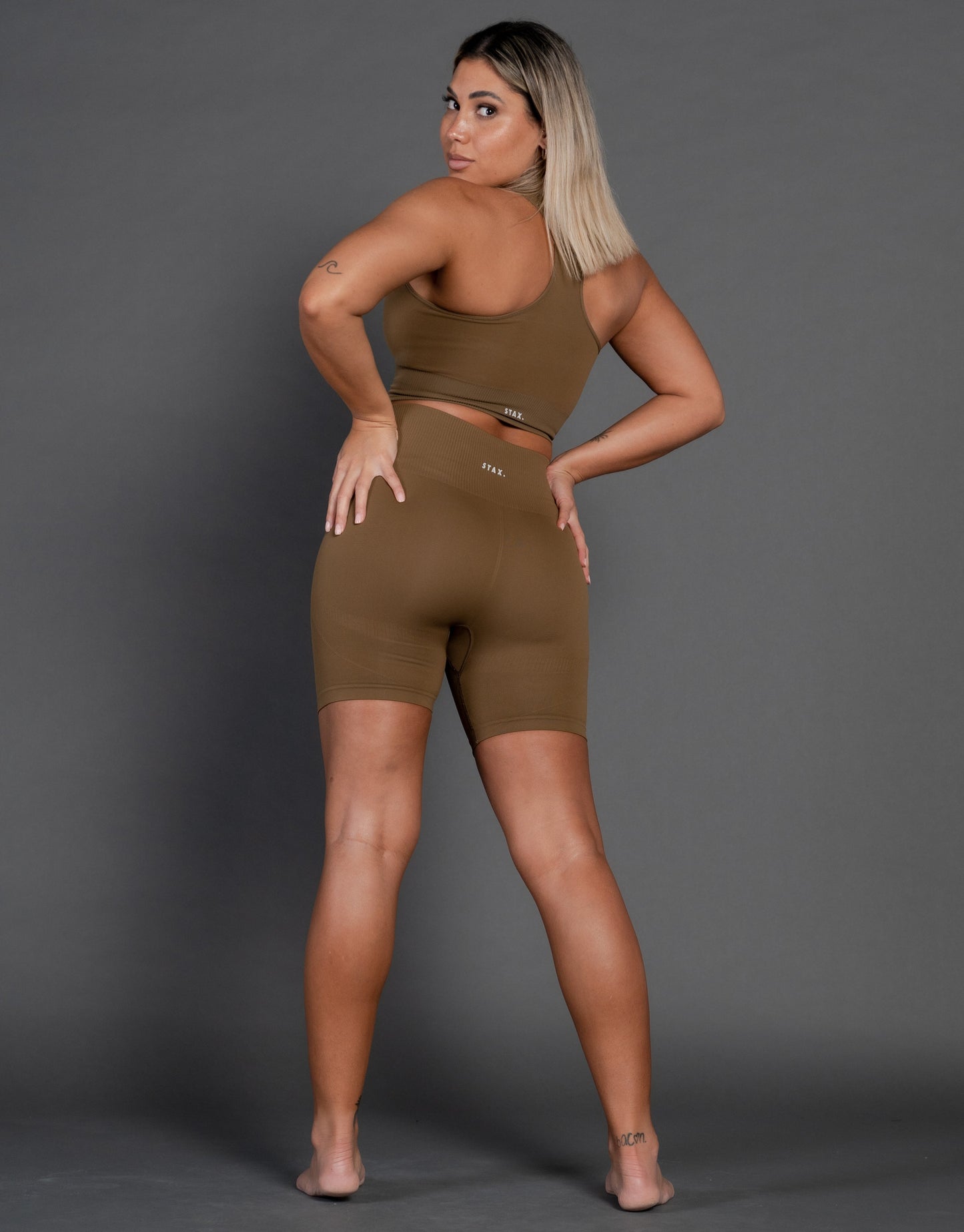 STAX. Premium Seamless V4 Midi Bike Shorts - Birch Brown